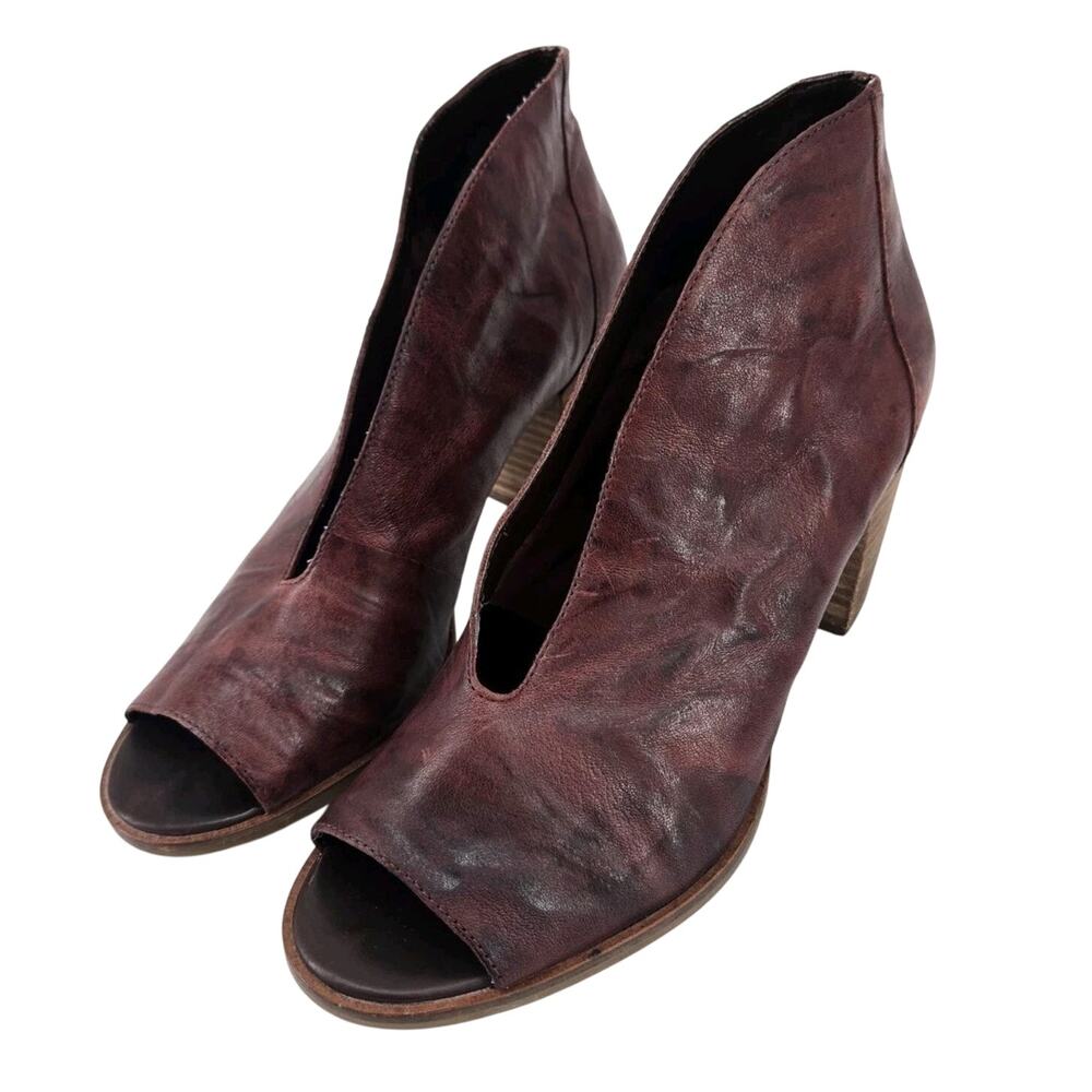 Lucky Brand Joal Distress Raisin Leather Peep Toe Stacked Heel Boot Booties Sz 9